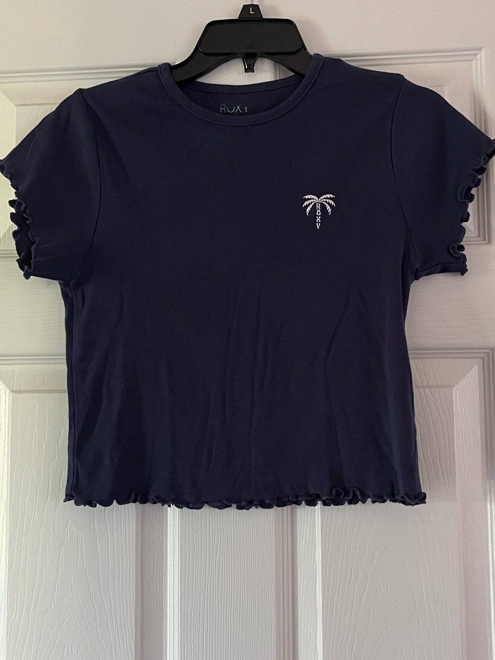 Roxy Top with palm tree Navy Short Sleeve Ruffle Tee size small